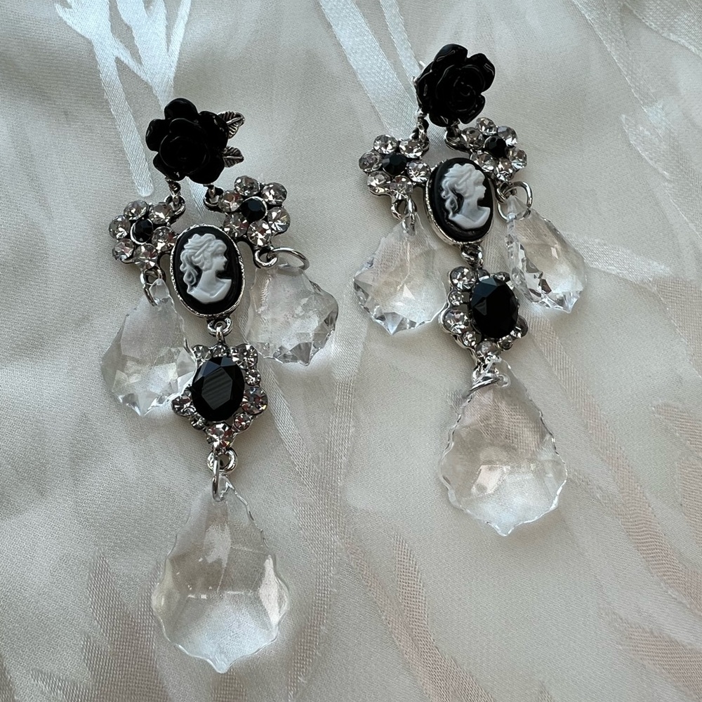 HOT DEAL 🔥NEW Chic Silhouette Cameo and Crystal Rose Drop Earrings
